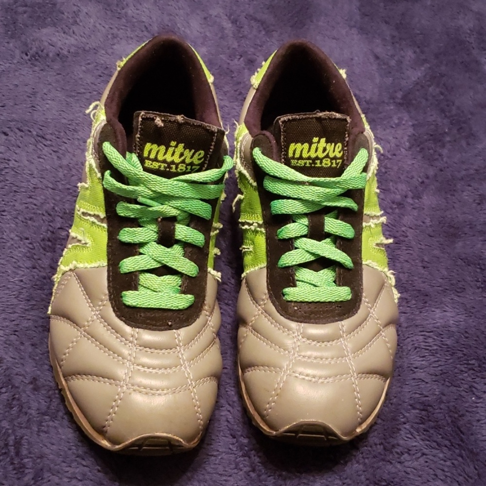 Mitre gray and green tennis shoes sz 9